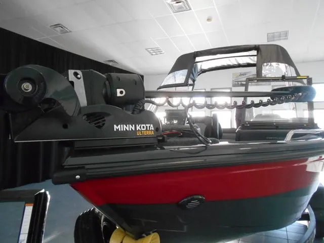 Slide: The Image of Crestliner 1950 Sportfish 2026 - 4