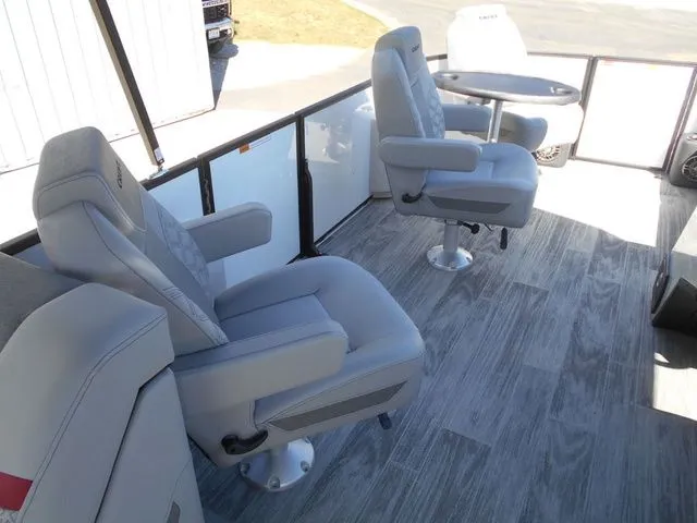 Slide: The Image of Crest Conquest 230 SLC 2026 - 11