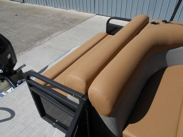 Slide: The Image of Crest Conquest SE 200 Cruise 2026 - 10