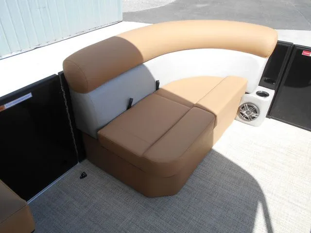 Slide: The Image of Crest Conquest SE 200 Cruise 2026 - 11