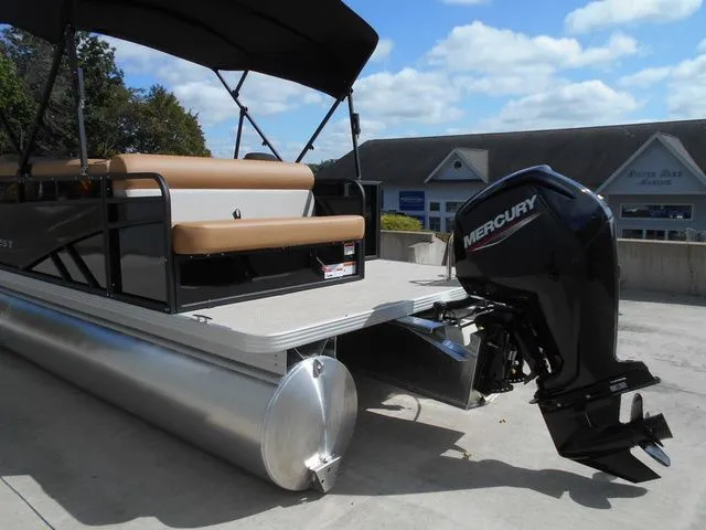 Slide: The Image of Crest Conquest SE 200 Cruise 2026 - 6