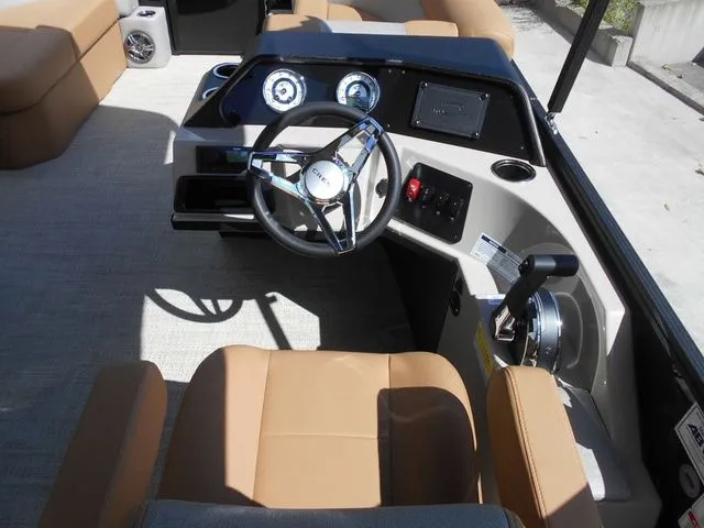 Slide: The Image of Crest Conquest SE 200 Cruise 2026 - 8