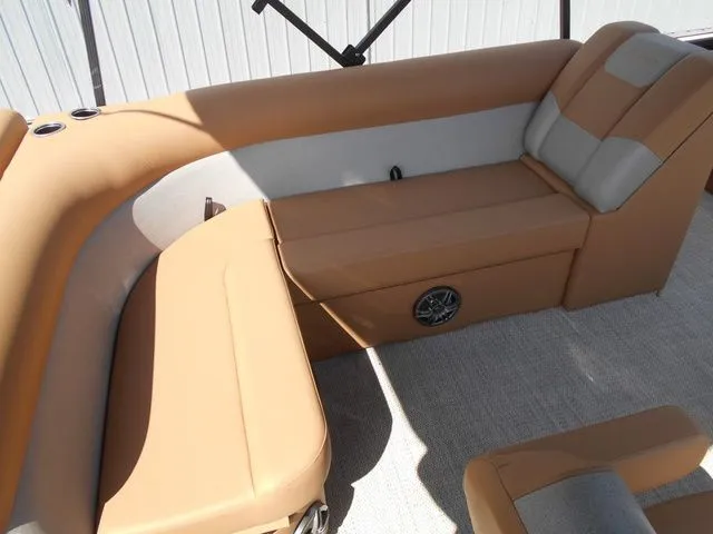 Slide: The Image of Crest Conquest SE 200 Cruise 2026 - 9