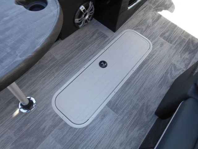 Slide: The Image of Crest Caribbean 230 SLS 2026 - 10