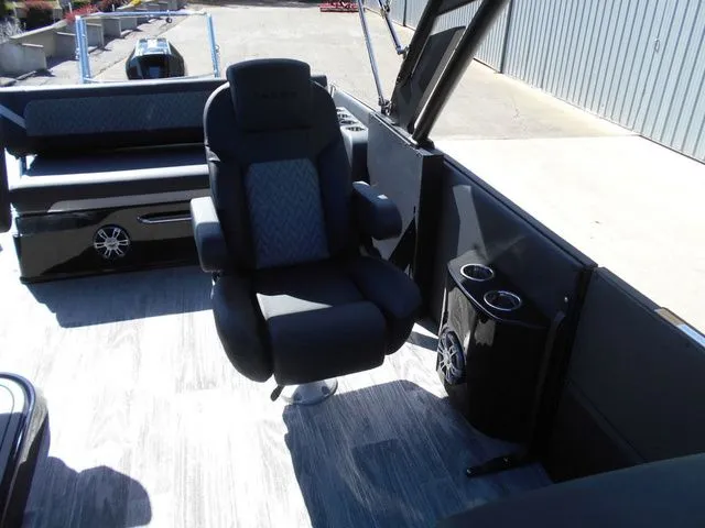 Slide: The Image of Crest Caribbean 230 SLS 2026 - 12