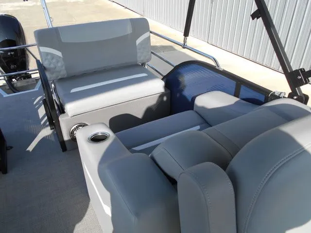 Slide: The Image of Crest Classic LX 220 SLRC 2025 - 18