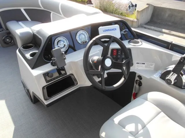 Slide: The Image of Crest Classic LX 220 SLRC 2025 - 19