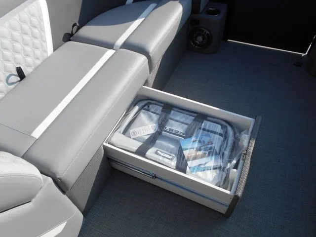 Slide: The Image of Crest Classic LX 220 SLRC 2025 - 21