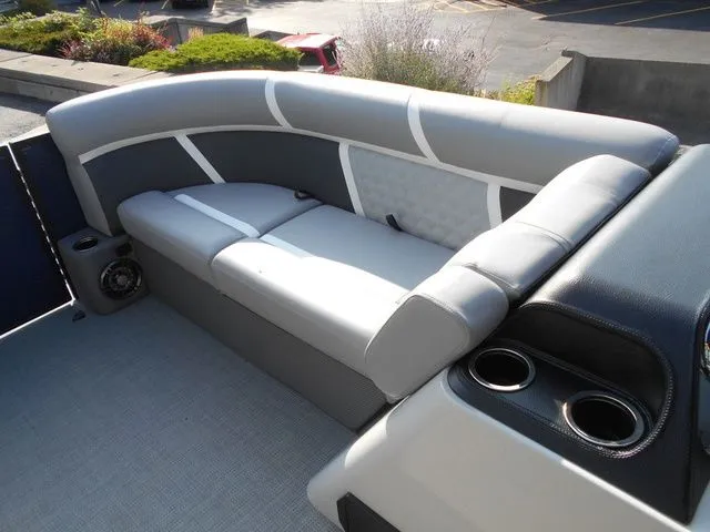 Slide: The Image of Crest Classic LX 220 SLRC 2025 - 23