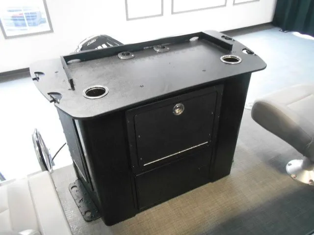 Slide: The Image of Crest Classic 220 SF Pontoon 2025 - 12