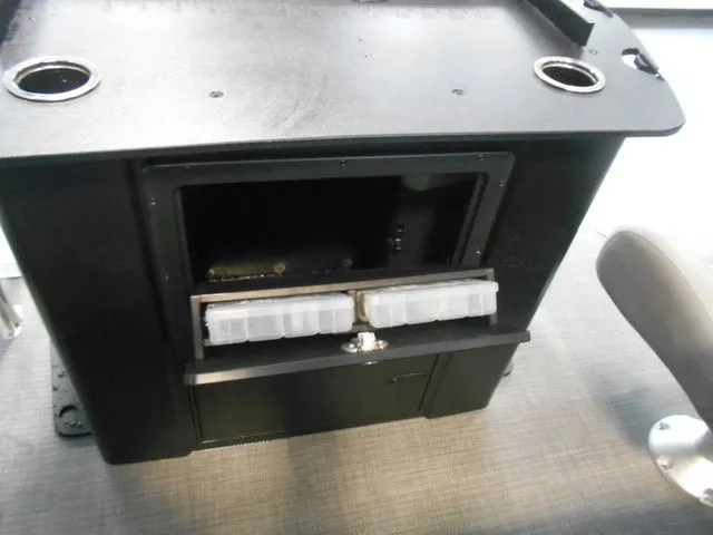 Slide: The Image of Crest Classic 220 SF Pontoon 2025 - 13