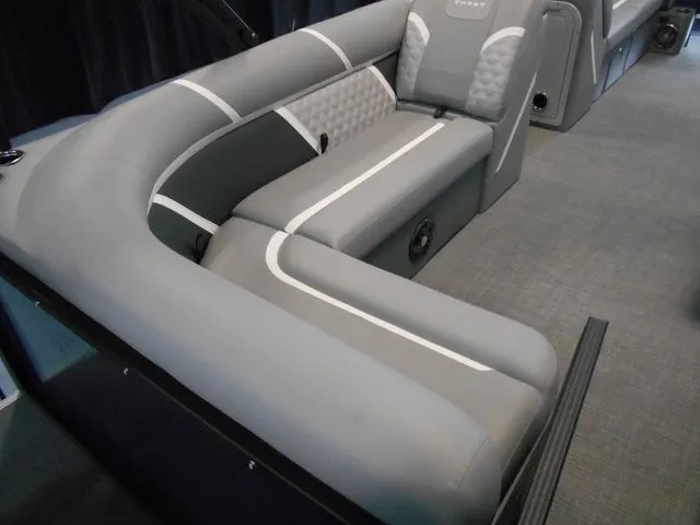Slide: The Image of Crest Classic 220 SF Pontoon 2025 - 17