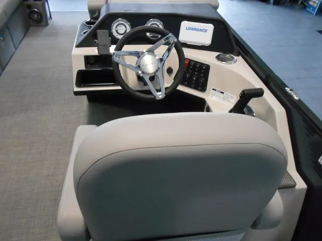 Slide: The Image of Crest Classic 220 SF Pontoon 2025 - 18