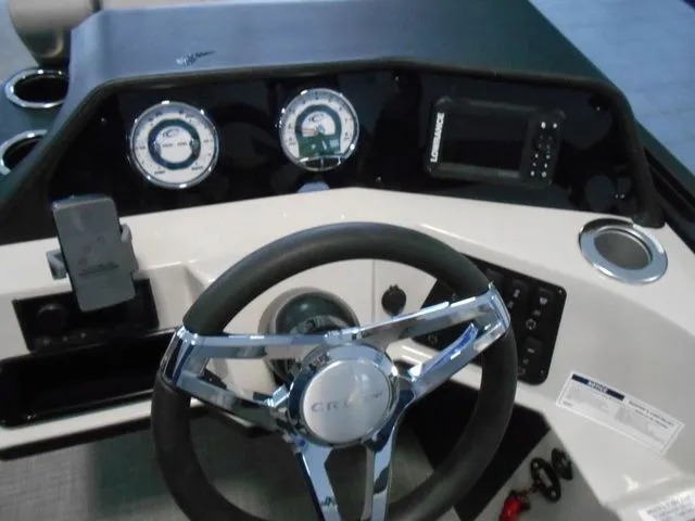 Slide: The Image of Crest Classic 220 SF Pontoon 2025 - 22