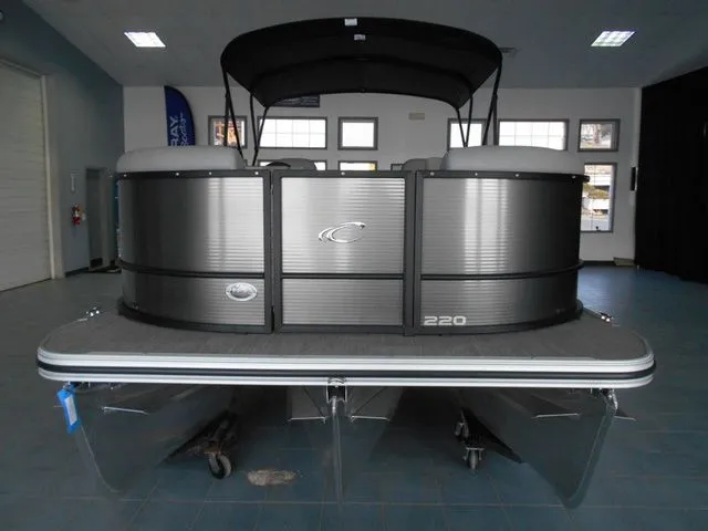 Slide: The Image of Crest Classic 220 SLC Tritoon 2025 - 3