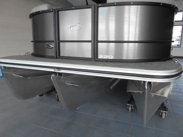 Slide: The Image of Crest Classic 220 SLC Tritoon 2025 - 4