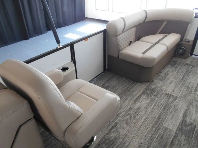 Slide: The Image of Crest Classic 200 SLC Pontoon 2025 - 14