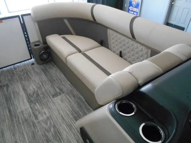 Slide: The Image of Crest Classic 200 SLC Pontoon 2025 - 15