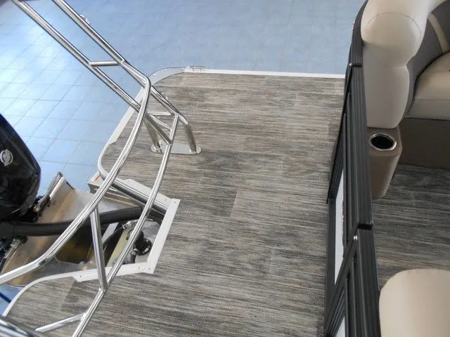 Slide: The Image of Crest Classic 200 SLC Pontoon 2025 - 8