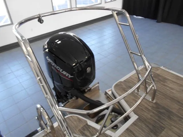 Slide: The Image of Crest Classic 200 SLC Pontoon 2025 - 9