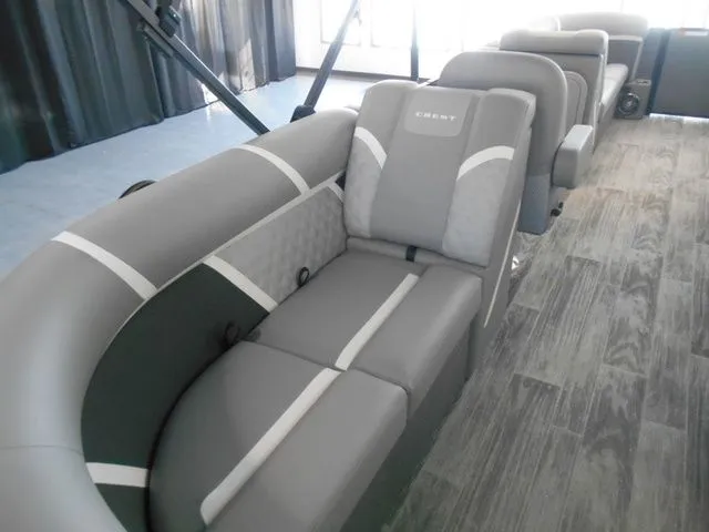 Slide: The Image of Crest Classic 220 SLC Pontoon 2025 - 10