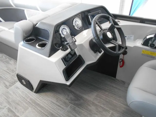 Slide: The Image of Crest Classic 220 SLC Pontoon 2025 - 15