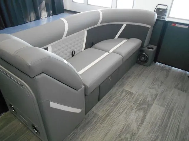 Slide: The Image of Crest Classic 220 SLC Pontoon 2025 - 17