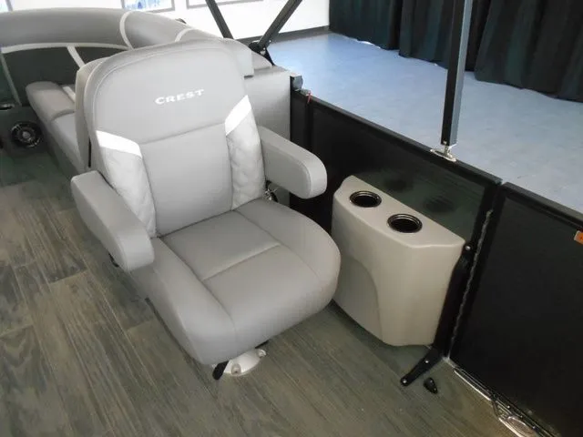 Slide: The Image of Crest Classic 220 SLC Pontoon 2025 - 21
