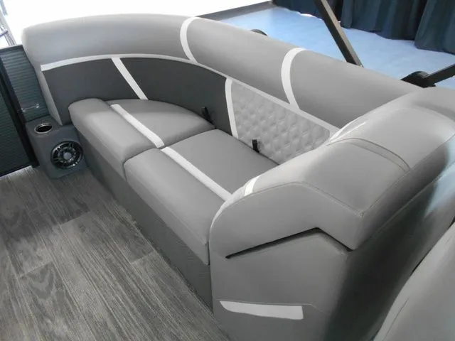 Slide: The Image of Crest Classic 220 SLC Pontoon 2025 - 23