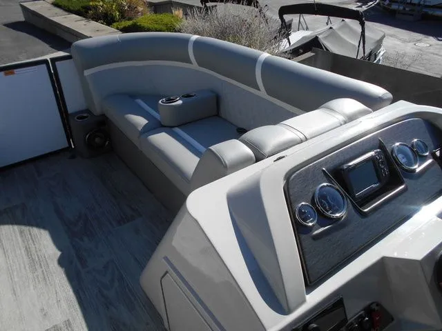 Slide: The Image of Crest Classic DLX 220 SLC CPT 2024 - 21