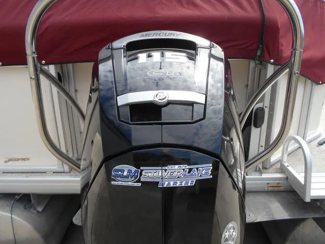 Slide: The Image of Sweetwater 2386 Tritoon 2007 - 4