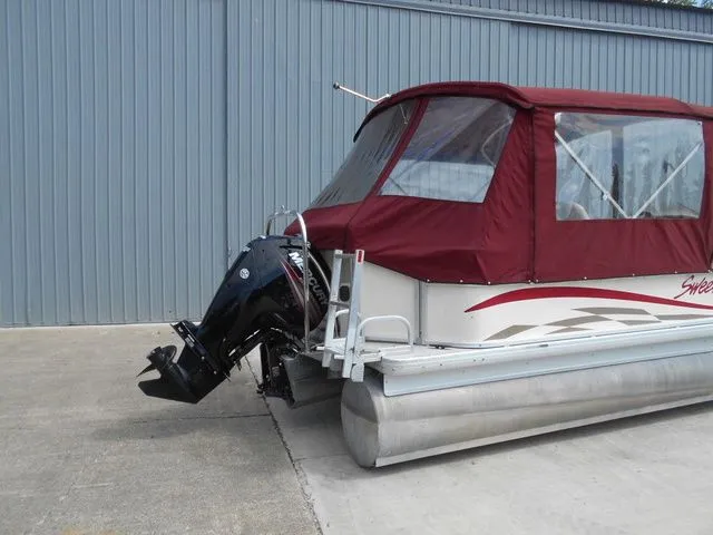 Slide: The Image of Sweetwater 2386 Tritoon 2007 - 6