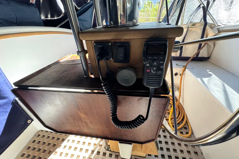 Slide: The Image of VHF mounted above cockpit table - 25
