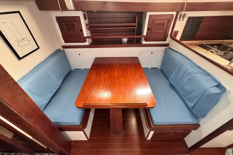 Slide: The Image of dinette converts to sleeping space - 45