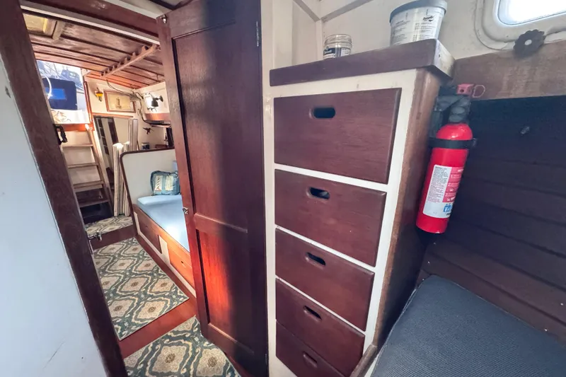 Slide: The Image of built in drawers in the vberth - 59