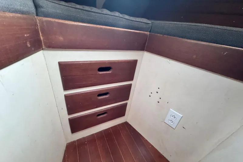 Slide: The Image of built in drawers under the vberth - 62