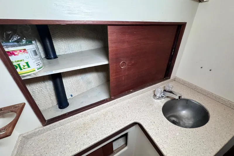 Slide: The Image of large vanity and ample storage spaces in the head - 66