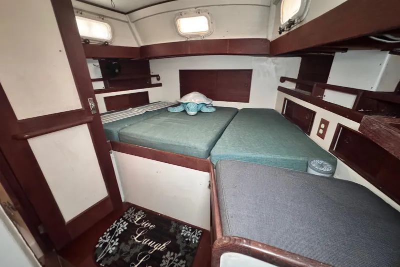 Slide: The Image of large aft cabin with its own head - 82