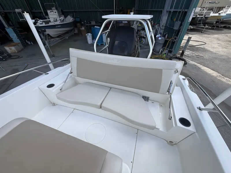Slide: The Image of Boston Whaler 210 Dauntless 2018 - 13
