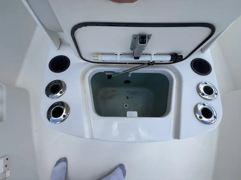 Slide: The Image of Boston Whaler 210 Dauntless 2018 - 17