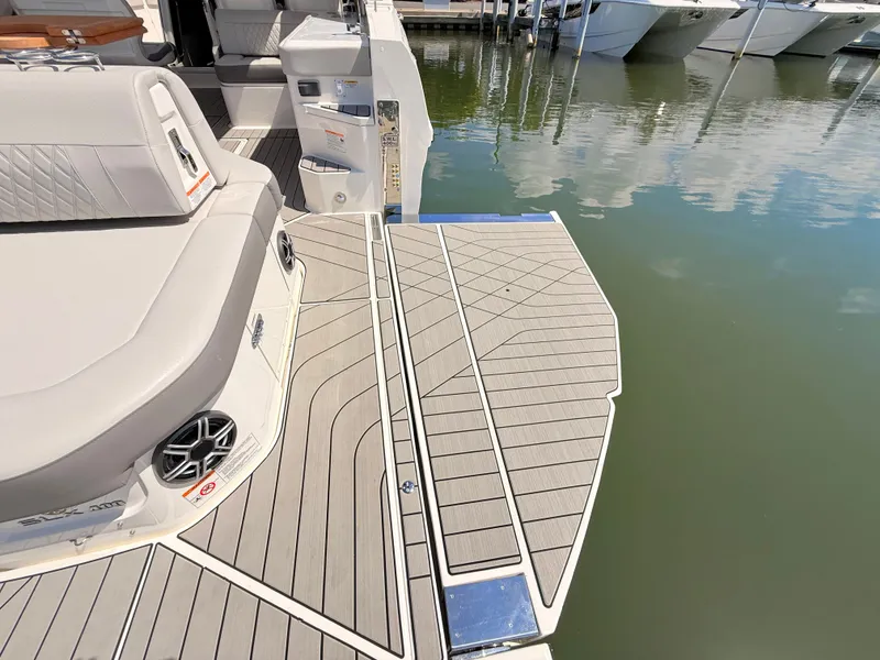 Slide: The Image of Sea Ray SLX 400 Outboard 2026 with sleek swim platform. - 34