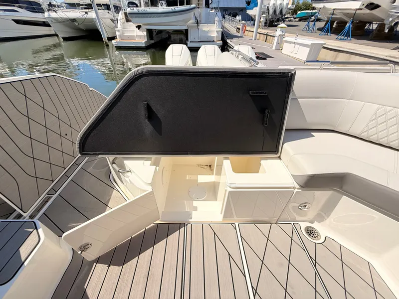 Slide: The Image of Interior of 2026 Sea Ray SLX 400 Outboard with seating area. - 38