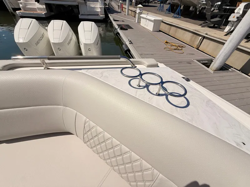 Slide: The Image of Interior of 2026 Sea Ray SLX 400 Outboard at dock. - 41