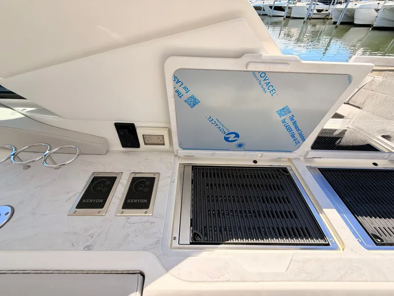 Slide: The Image of 2026 Sea Ray SLX 400 Outboard with built-in grill and controls. - 47