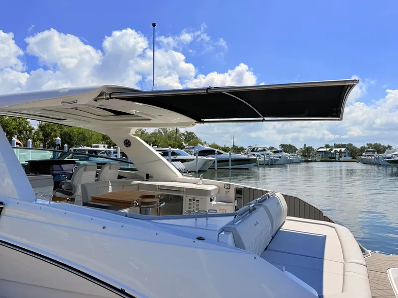 Slide: The Image of Sea Ray SLX 400 Outboard 2026 - 50