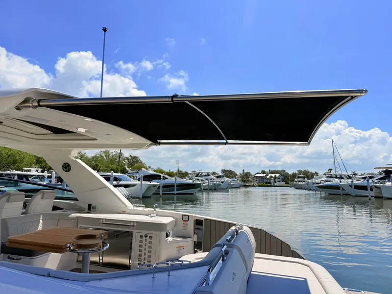 Slide: The Image of Sea Ray SLX 400 Outboard 2026 - 51