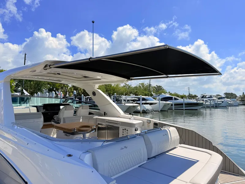 Slide: The Image of Sea Ray SLX 400 Outboard 2026 - 52