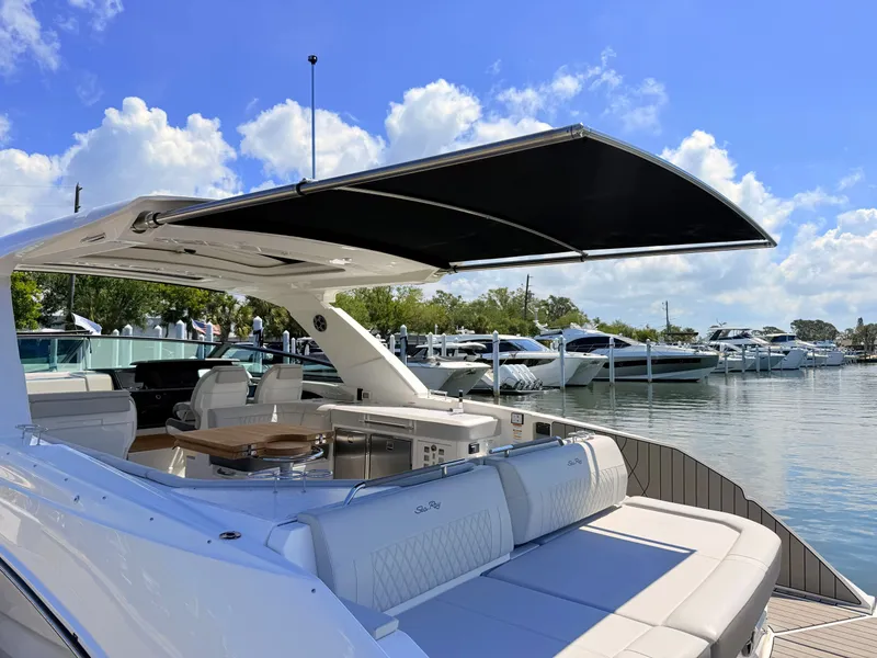 Slide: The Image of Sea Ray SLX 400 Outboard 2026 - 53