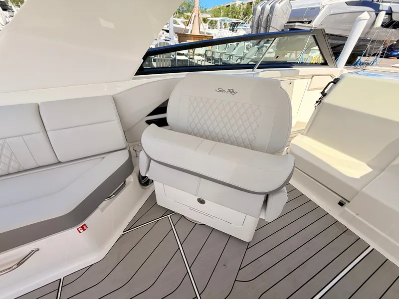 Slide: The Image of Sea Ray SLX 400 Outboard 2026 - 56