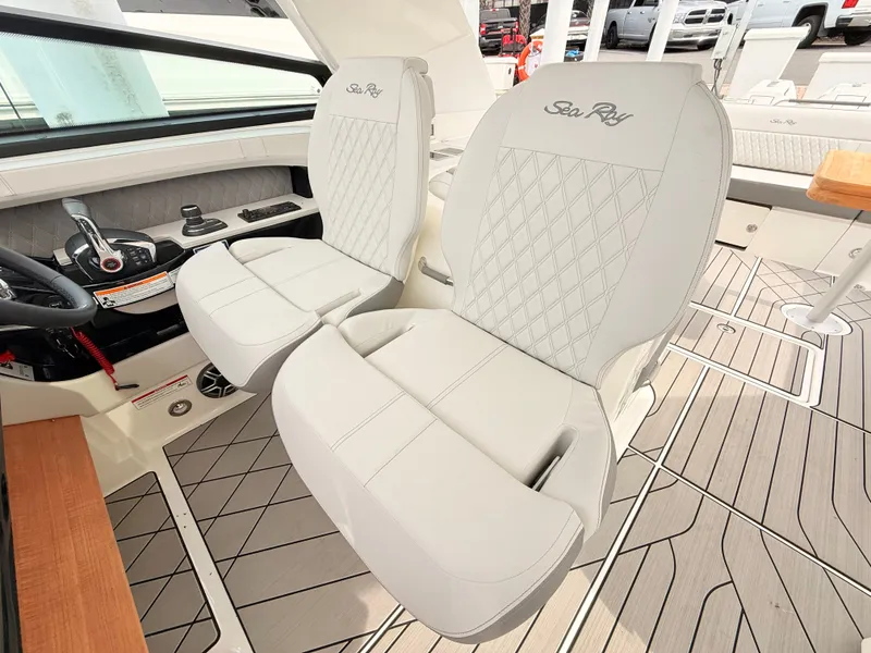 Slide: The Image of Sea Ray SLX 400 Outboard 2026 - 59